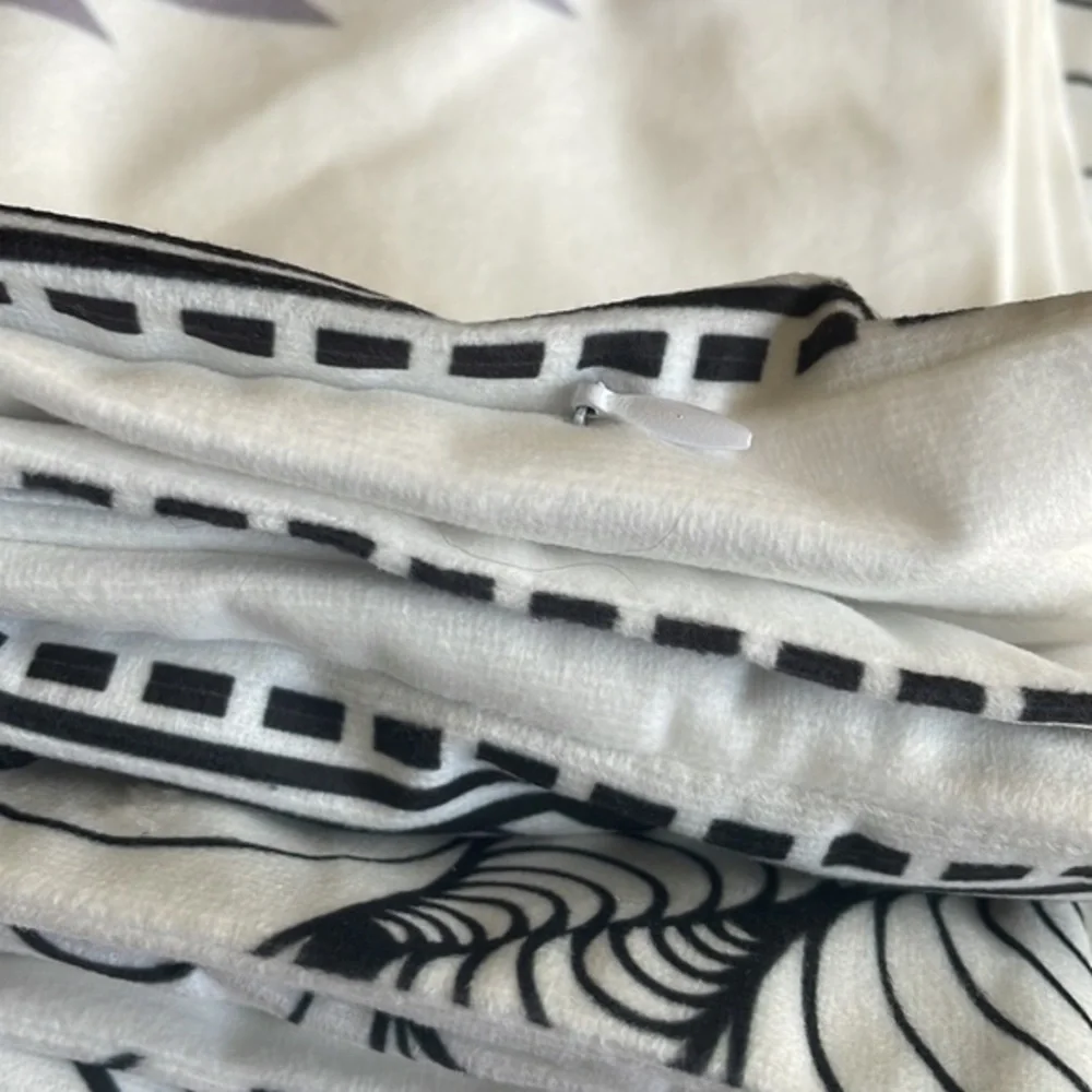 Pillow Covers black white Aztec pattern New 4 pack